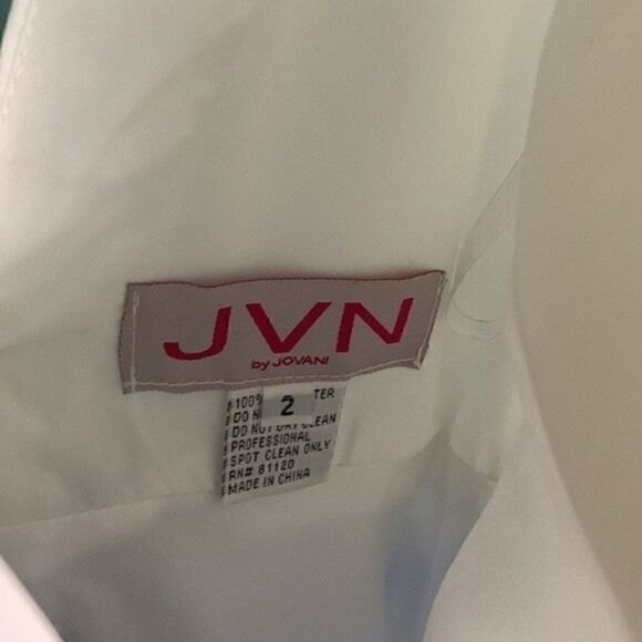 JVN by Jovanni Plunging Neck Gown NWT - Picture 6 of 10